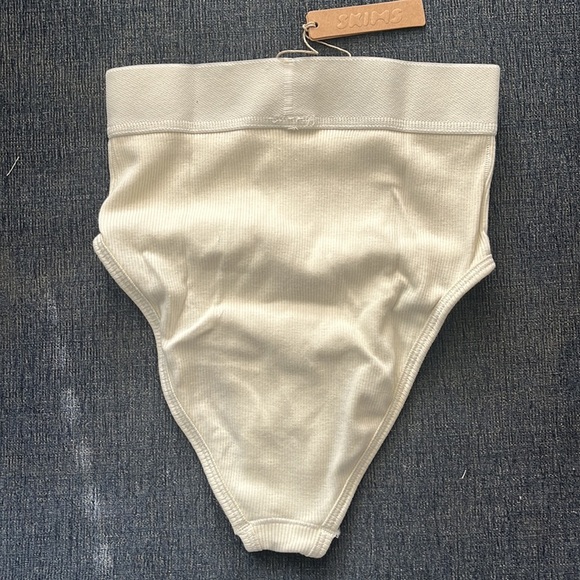 NWT SKIMS cotton rib brief xxs - Picture 3 of 4